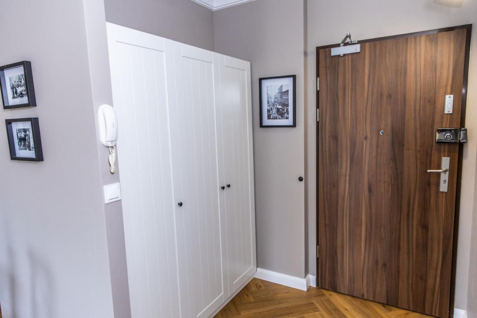 Solar Apartments I Stare Miasto 10Min I Priv Parking Free I Winda I Balkon Thorn Exterior foto