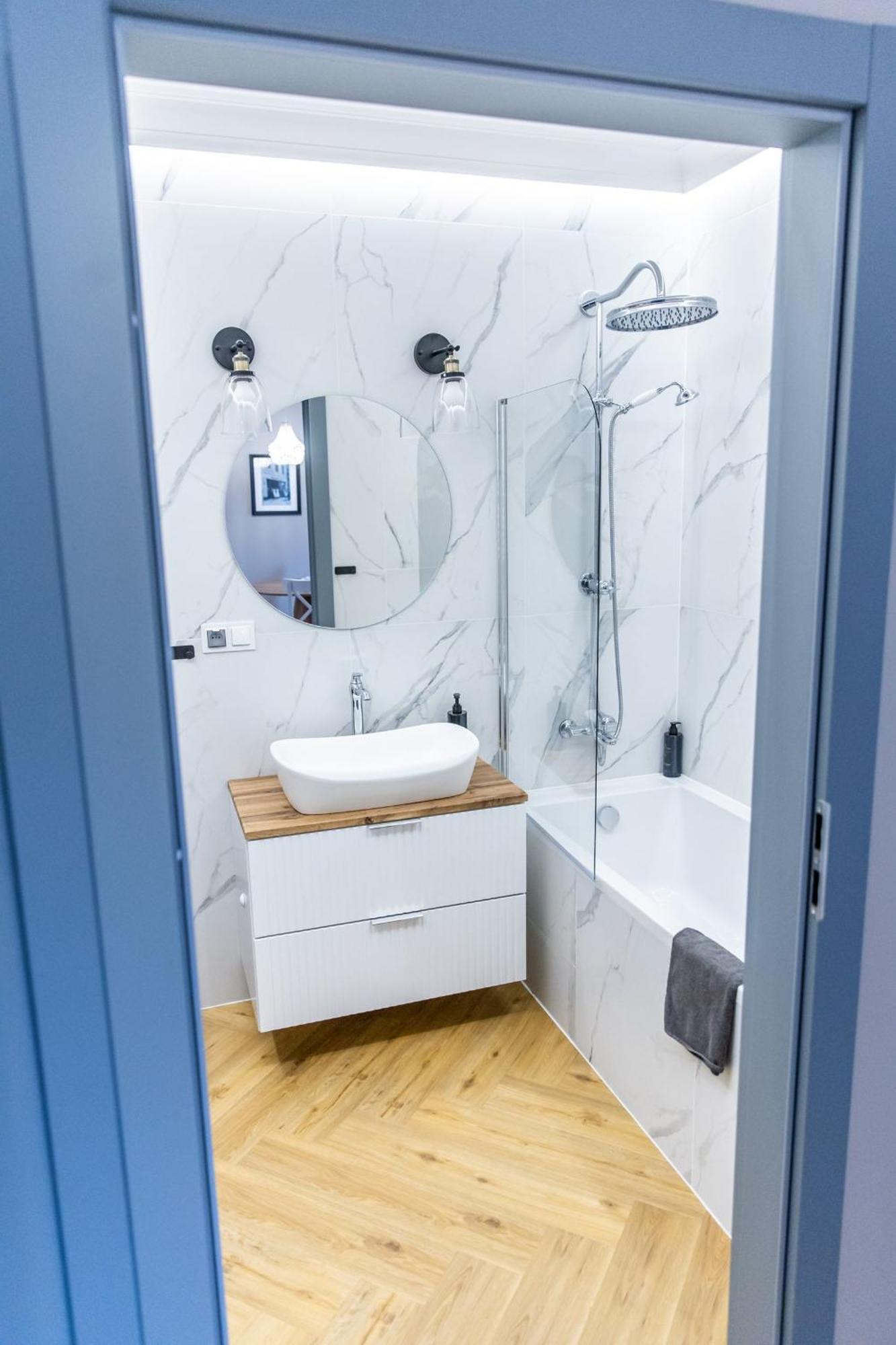 Solar Apartments I Stare Miasto 10Min I Priv Parking Free I Winda I Balkon Thorn Exterior foto