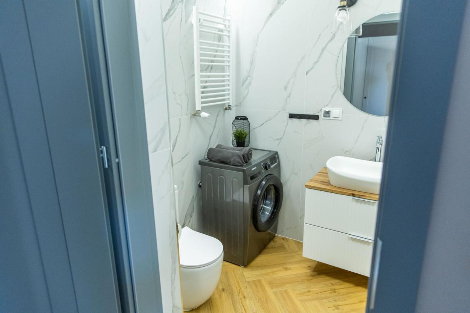 Solar Apartments I Stare Miasto 10Min I Priv Parking Free I Winda I Balkon Thorn Exterior foto