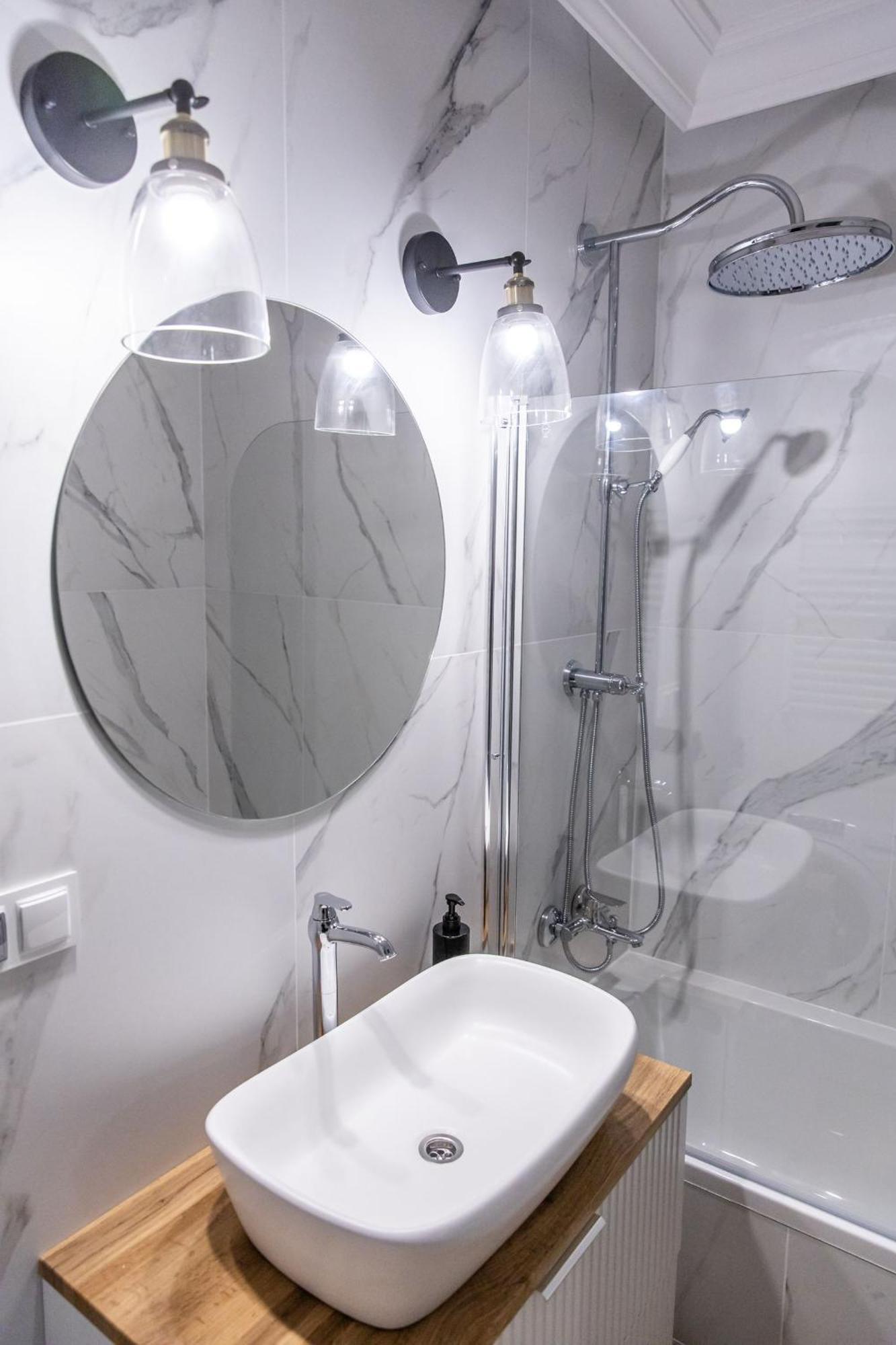Solar Apartments I Stare Miasto 10Min I Priv Parking Free I Winda I Balkon Thorn Exterior foto