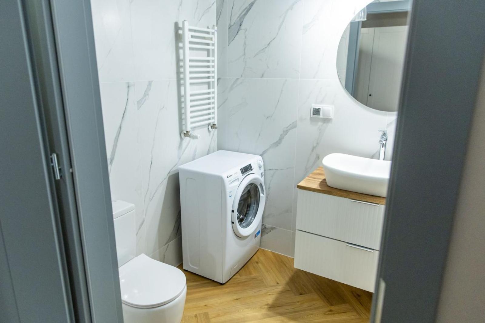 Solar Apartments I Stare Miasto 10Min I Priv Parking Free I Winda I Balkon Thorn Exterior foto