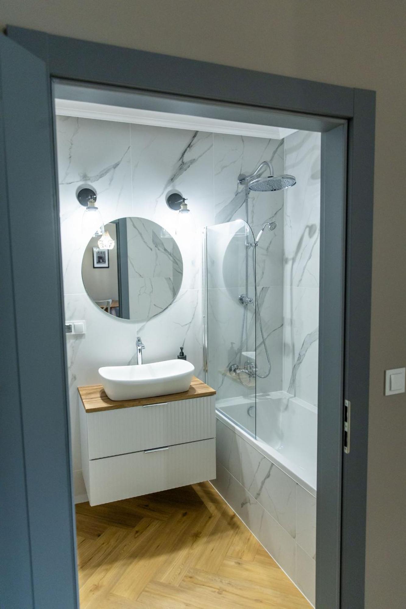 Solar Apartments I Stare Miasto 10Min I Priv Parking Free I Winda I Balkon Thorn Exterior foto