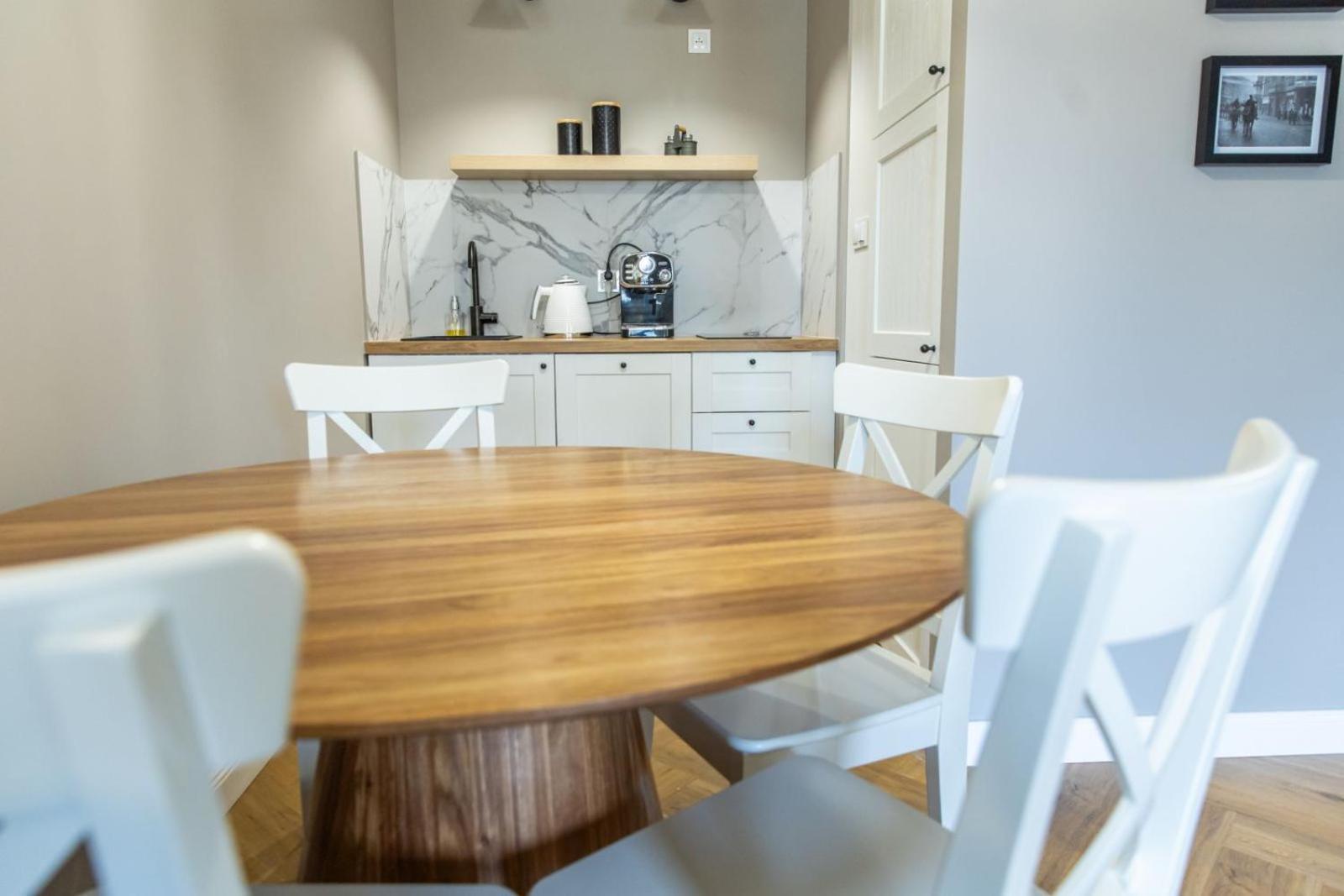 Solar Apartments I Stare Miasto 10Min I Priv Parking Free I Winda I Balkon Thorn Exterior foto